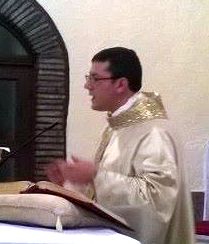 don Maurizio presiede per la prima volta l'Eucaristia
